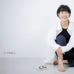 ＊＊＊＊＊
　
"迷ったらどっちが正しいかなんて考えちゃダメ"
"どっちが楽しいかで決めなさい"

心では決まっていて進みたいのに、頭で考えた時に進めなくて
どっちを信じていいのか分からなくて迷ってた時に
背中を押してくれた言葉。

そして、10代後半からずっと変わっていない。
何かを決める時の大切にしているマイルール。

決める時は頭で考えない。
心で決めるし、心の中では決まってるから。

頭を使って
論理的思考力とやらを発動するのは
足を踏み入れて進み始めてから。
　
　
　

ps.最近は、
平均年齢20代でいろんな文化が入り混じっている日本とは真逆の国に1年でいいから身を置いて経験してみたい！
というワクワクの気持ちと、
漠然とした怖い気持ちが交錯しています 笑
　
　
———————————————

𝐂𝐨𝐧𝐜𝐞𝐩𝐭 ——— 

　〜自分の叶えたい未来は自分で迎えに行く〜

𝐒𝐞𝐫𝐯𝐢𝐜𝐞 ———

　◇洗練デザイン×運用も考えた
　　ホームページ制作・リニューアル

　◇その他デザイン周りのトータルサポート
　　⚫︎オンラインショップ制作
　　⚫︎名刺・チラシ等の印刷物
　　⚫︎公式LINE・SNSサポート

　◇WEB制作講師

　＼𝐅𝐨𝐥𝐥𝐨𝐰 𝐦𝐞／
　@kinbara_yoko

———————————————
